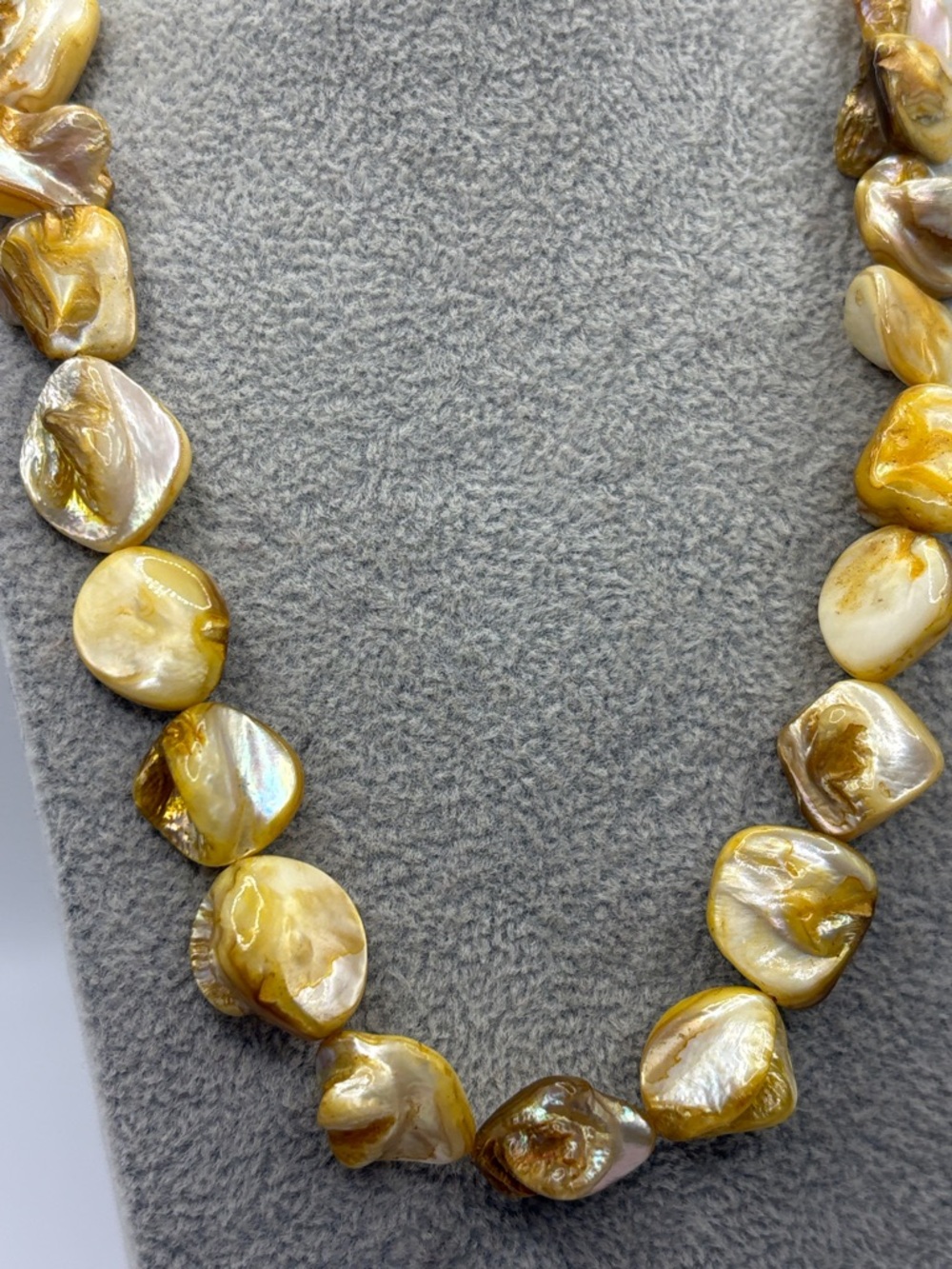 Vintage Golden Pearl Drop Necklace 17-19”
Abstract mother of pearl